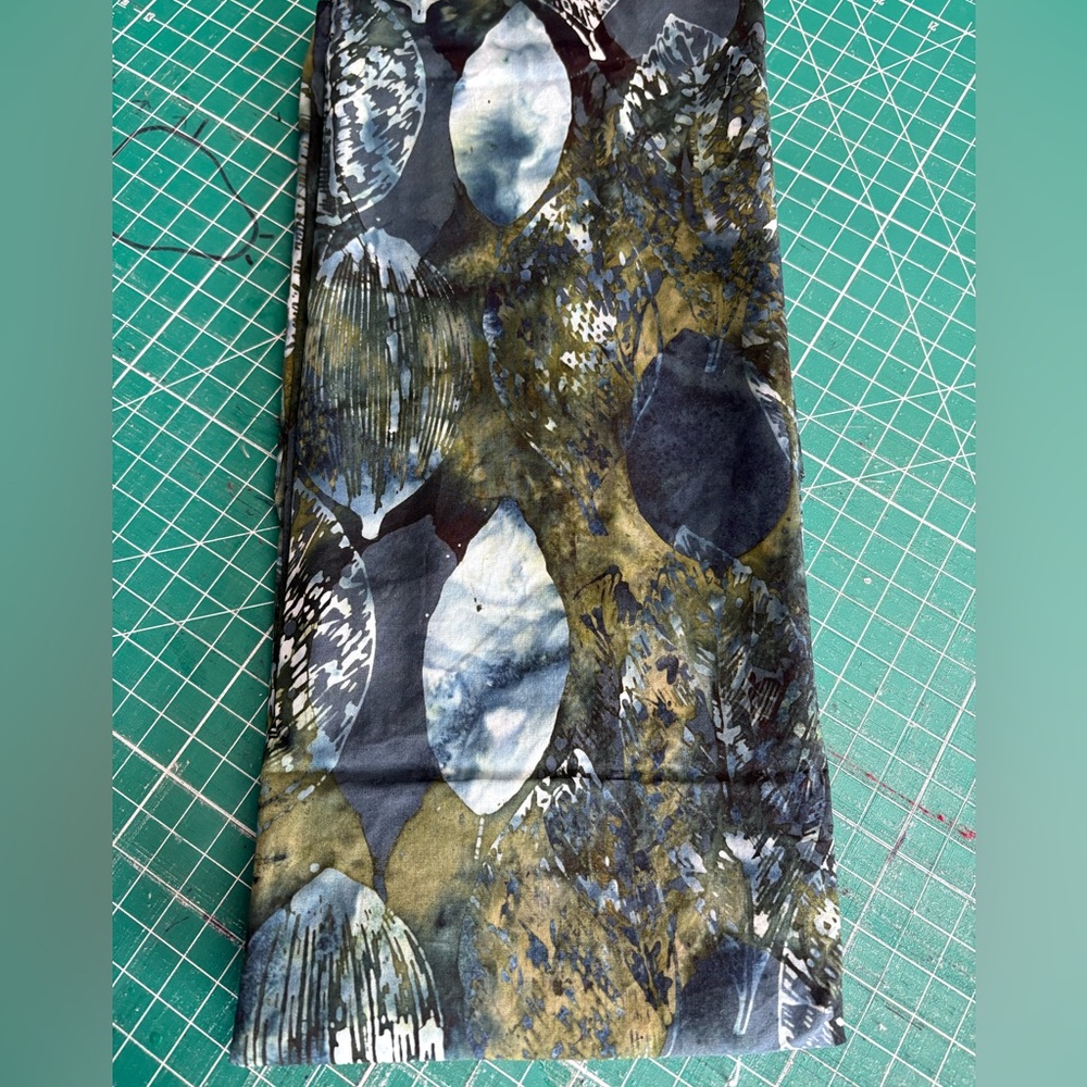 Abstract Batik Patterned Fabric - Picture 3 of 4